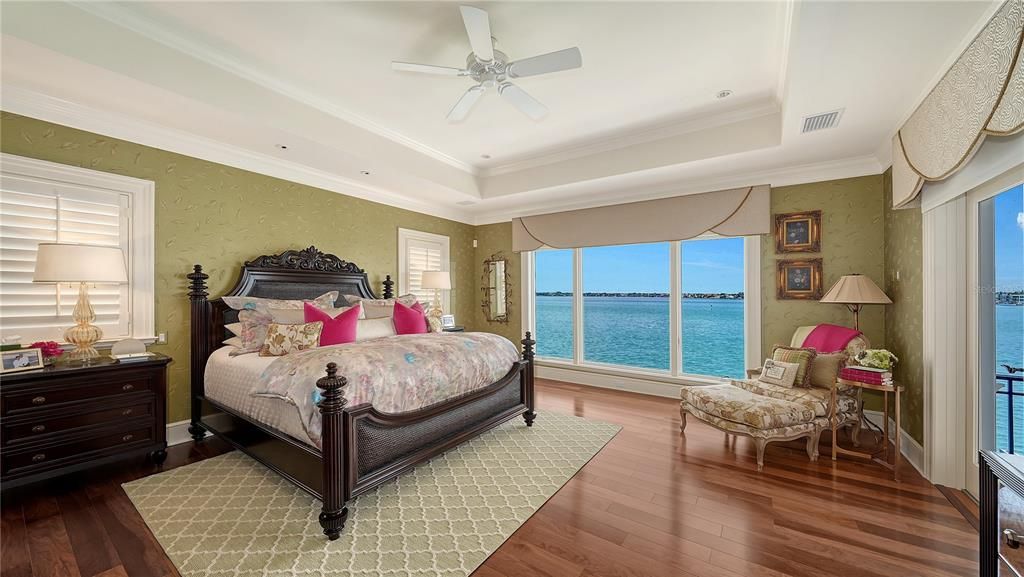 For Sale: $10,995,000 (5 beds, 5 baths, 6570 Square Feet)