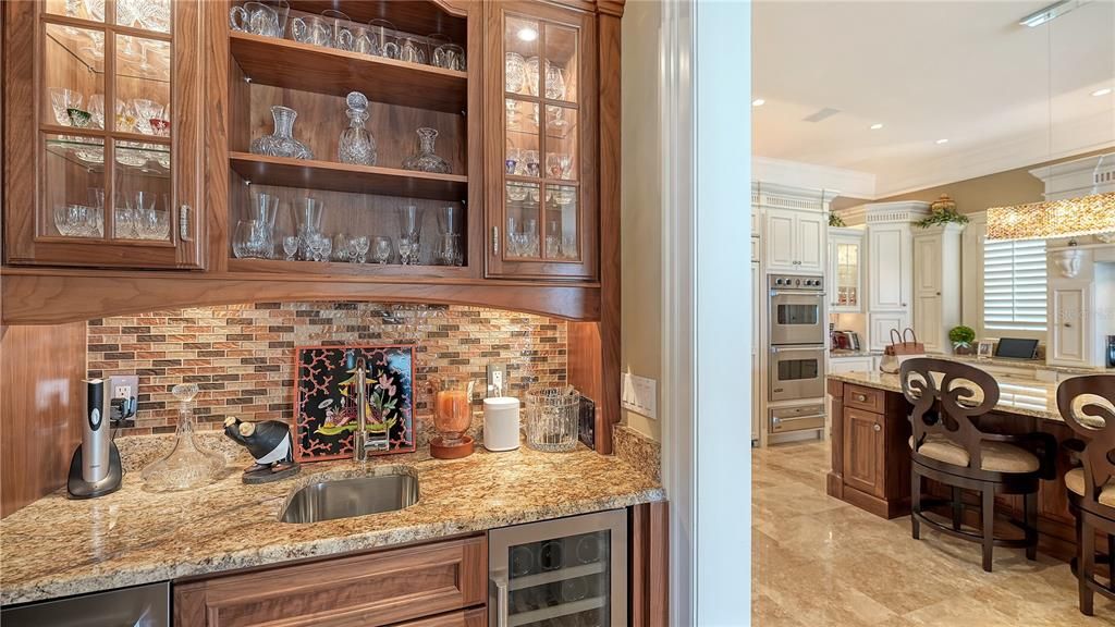 For Sale: $10,995,000 (5 beds, 5 baths, 6570 Square Feet)