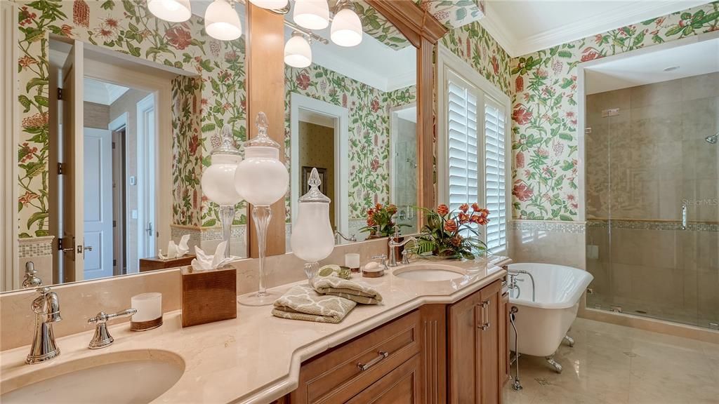 For Sale: $10,995,000 (5 beds, 5 baths, 6570 Square Feet)