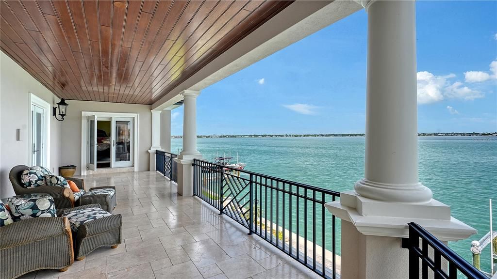 For Sale: $10,995,000 (5 beds, 5 baths, 6570 Square Feet)