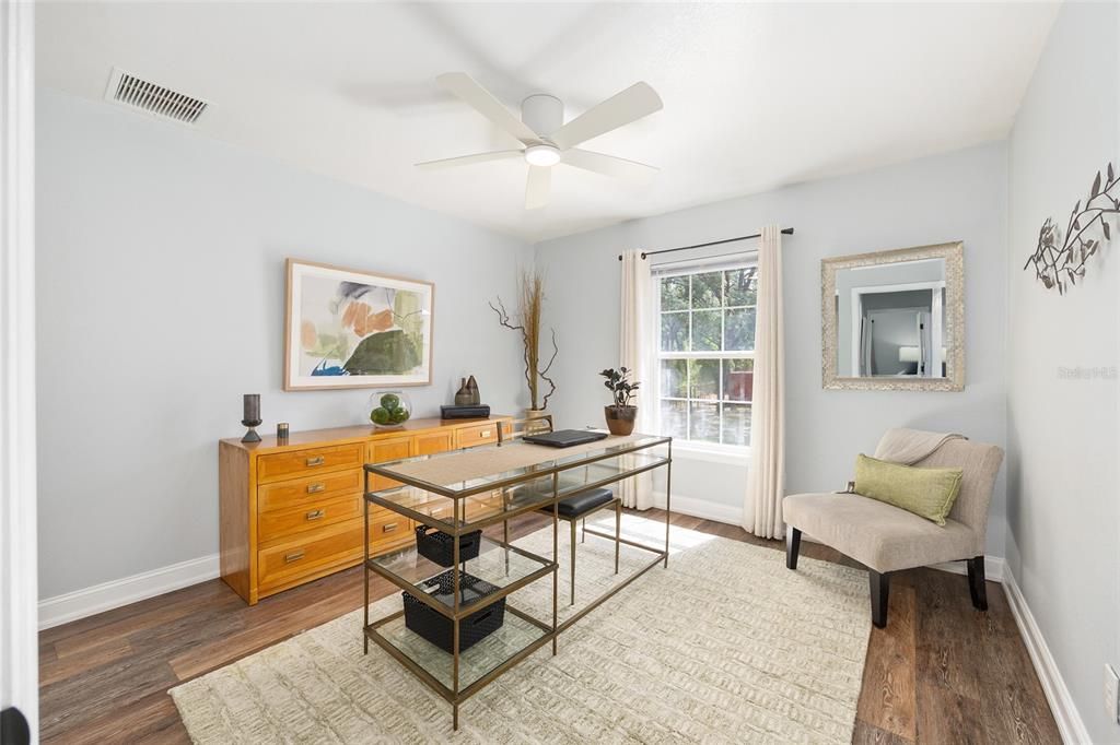 Activo con contrato: $449,000 (3 camas, 2 baños, 1669 Pies cuadrados)