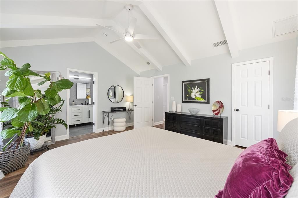 Activo con contrato: $449,000 (3 camas, 2 baños, 1669 Pies cuadrados)