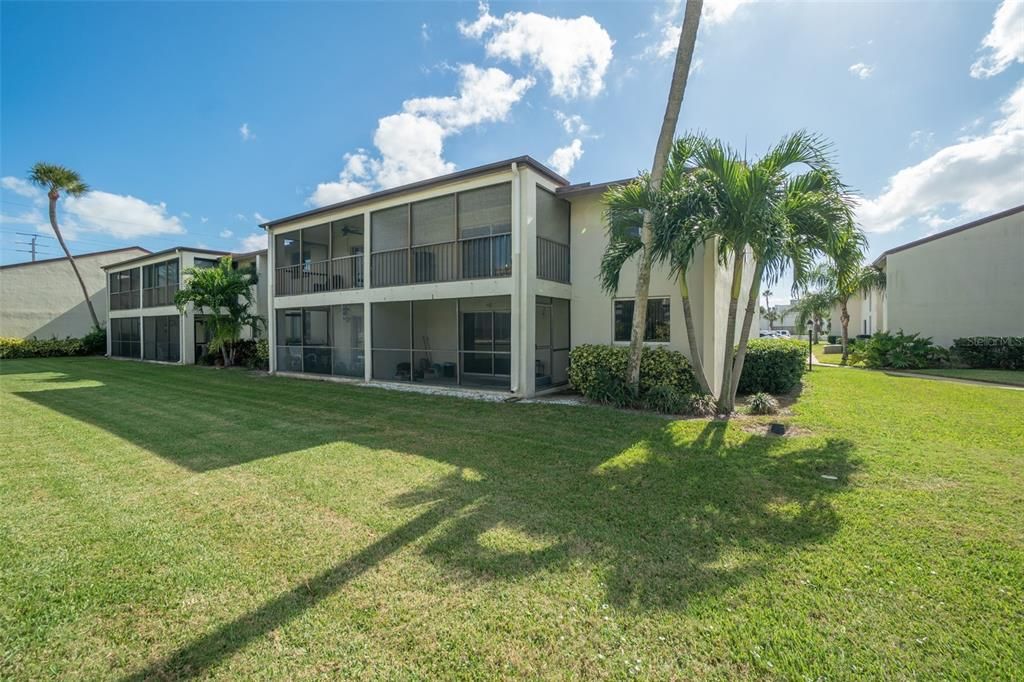 For Sale: $199,800 (2 beds, 2 baths, 1137 Square Feet)