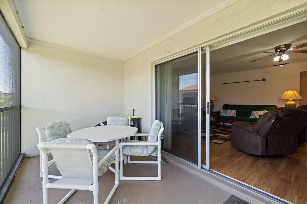 For Sale: $199,800 (2 beds, 2 baths, 1137 Square Feet)