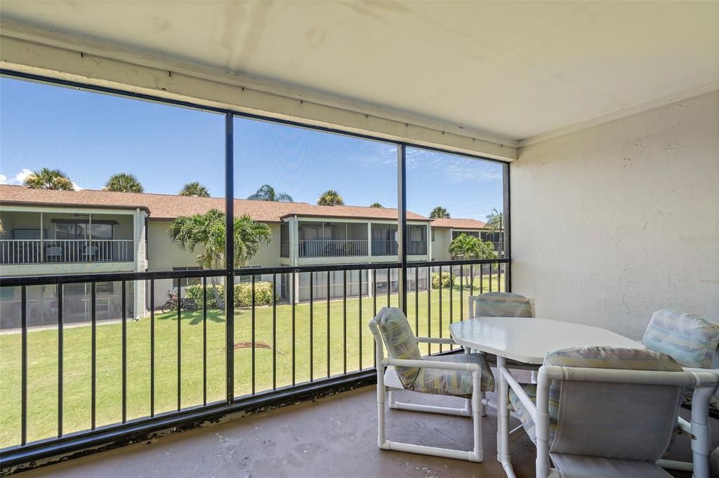 For Sale: $199,800 (2 beds, 2 baths, 1137 Square Feet)