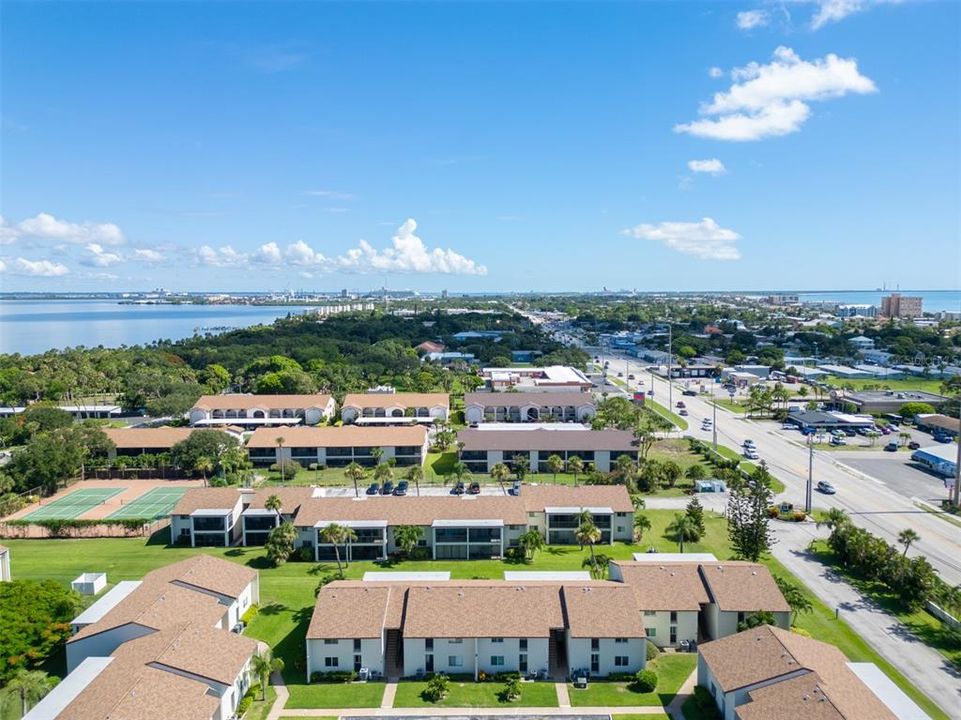 For Sale: $199,800 (2 beds, 2 baths, 1137 Square Feet)