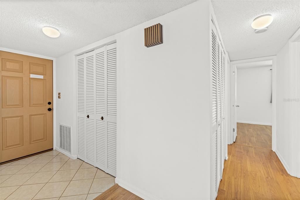 For Sale: $199,800 (2 beds, 2 baths, 1137 Square Feet)