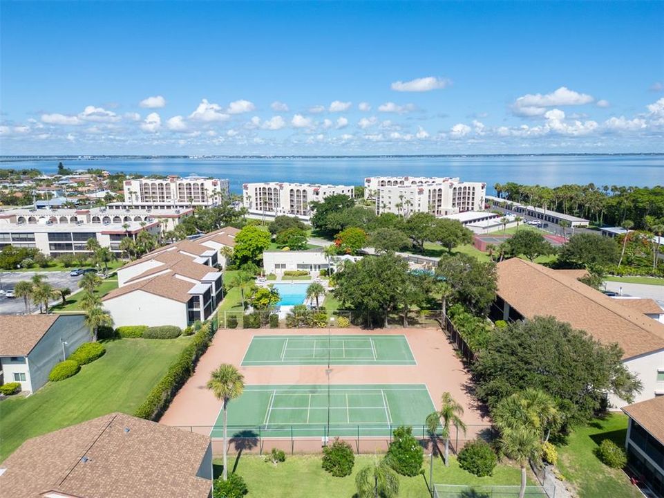 For Sale: $199,800 (2 beds, 2 baths, 1137 Square Feet)