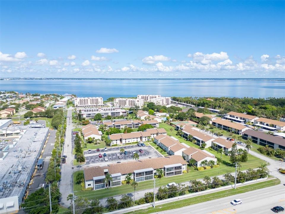 For Sale: $199,800 (2 beds, 2 baths, 1137 Square Feet)