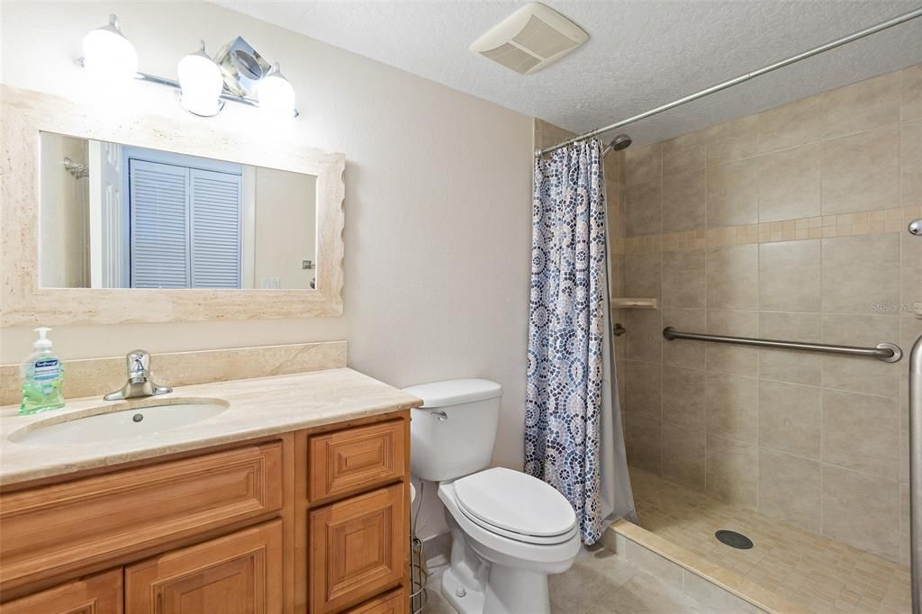 For Sale: $199,800 (2 beds, 2 baths, 1137 Square Feet)