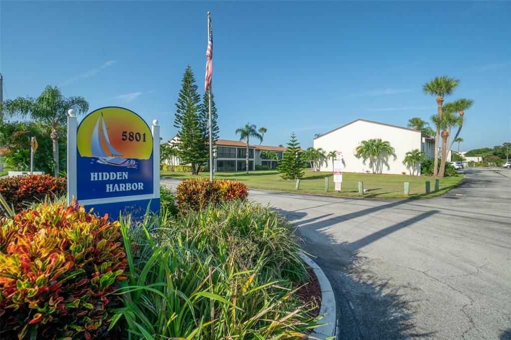 For Sale: $199,800 (2 beds, 2 baths, 1137 Square Feet)
