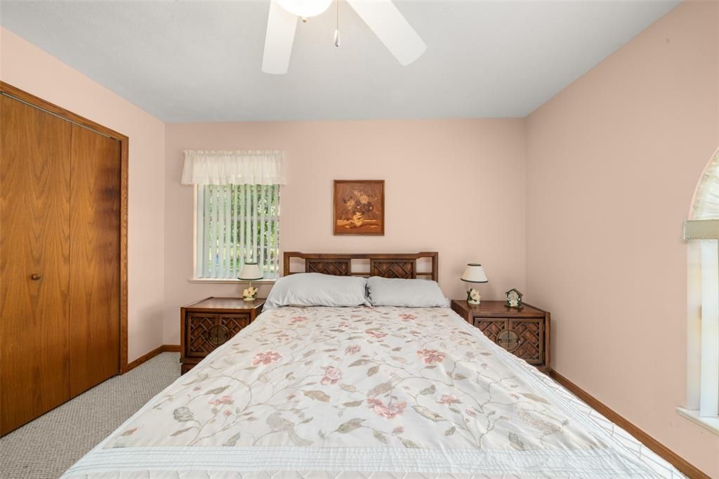 合同活跃: $315,000 (3 贝兹, 2 浴室, 1638 平方英尺)