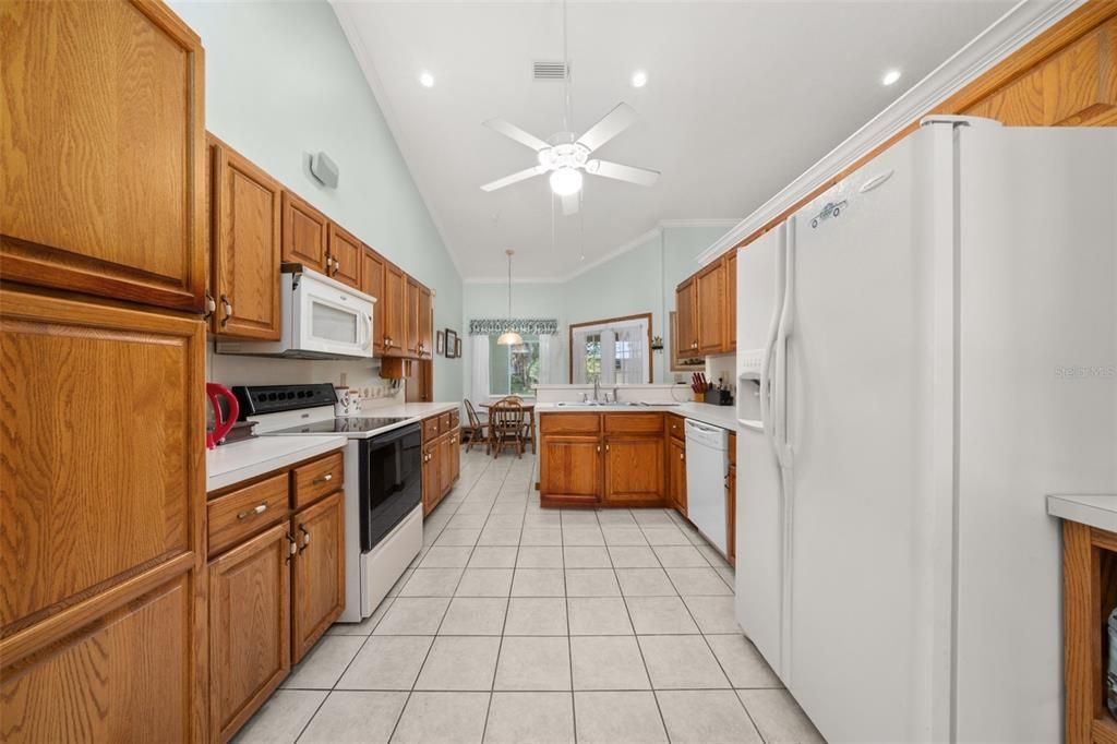 合同活跃: $315,000 (3 贝兹, 2 浴室, 1638 平方英尺)