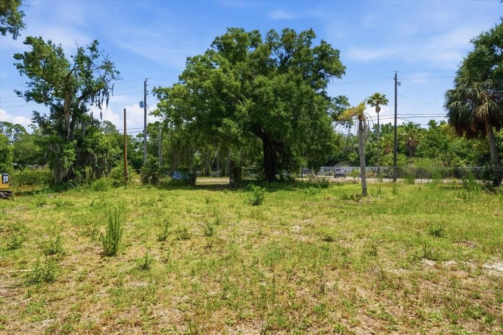 En Venta: $1,100,000 (8.26 acres)