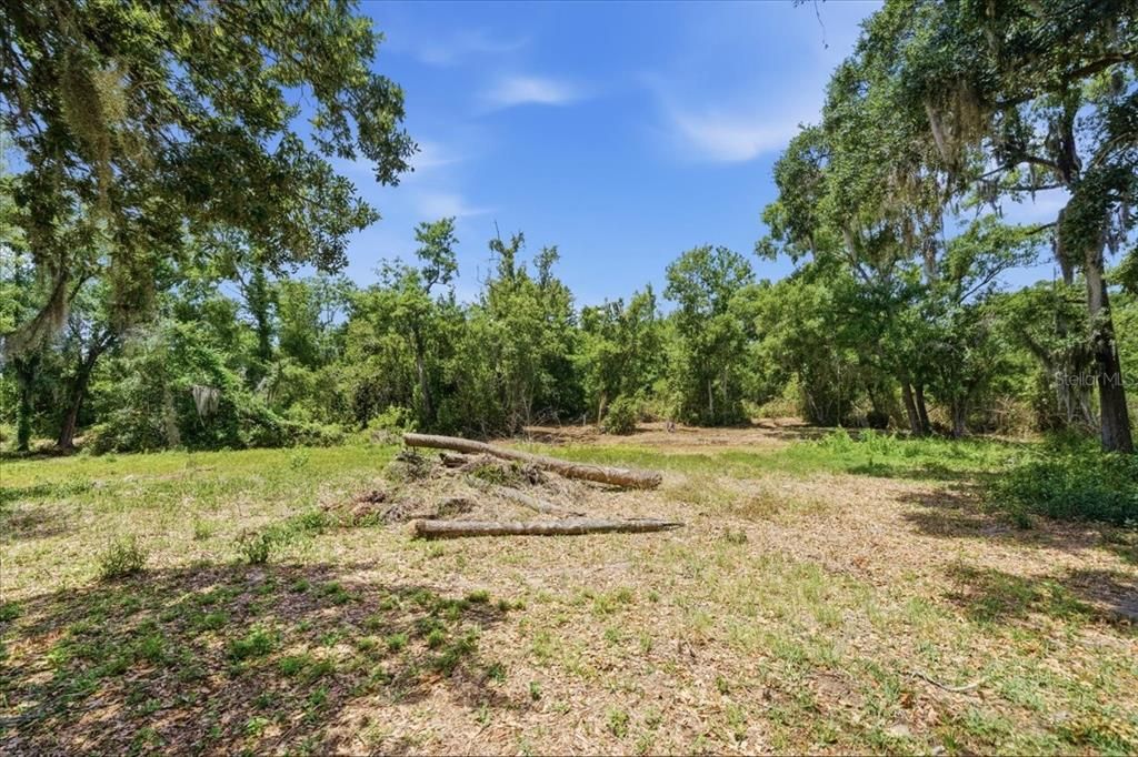 En Venta: $1,100,000 (8.26 acres)