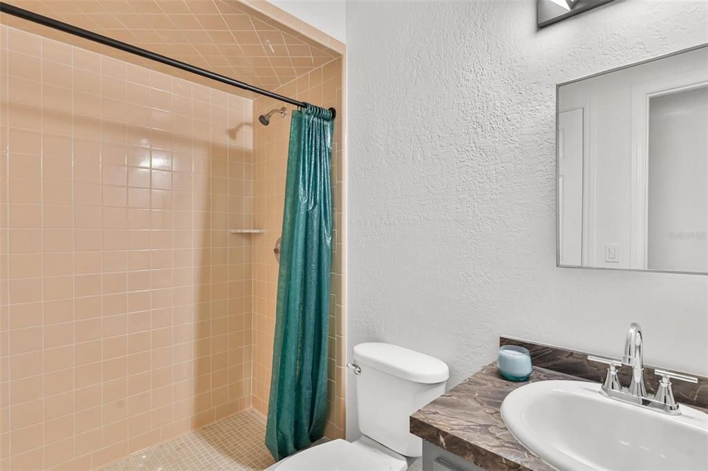 Active With Contract: $165,000 (2 beds, 2 baths, 1130 Square Feet)