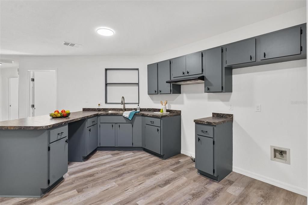 Active With Contract: $165,000 (2 beds, 2 baths, 1130 Square Feet)