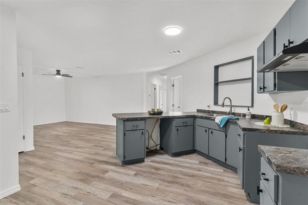 Active With Contract: $165,000 (2 beds, 2 baths, 1130 Square Feet)