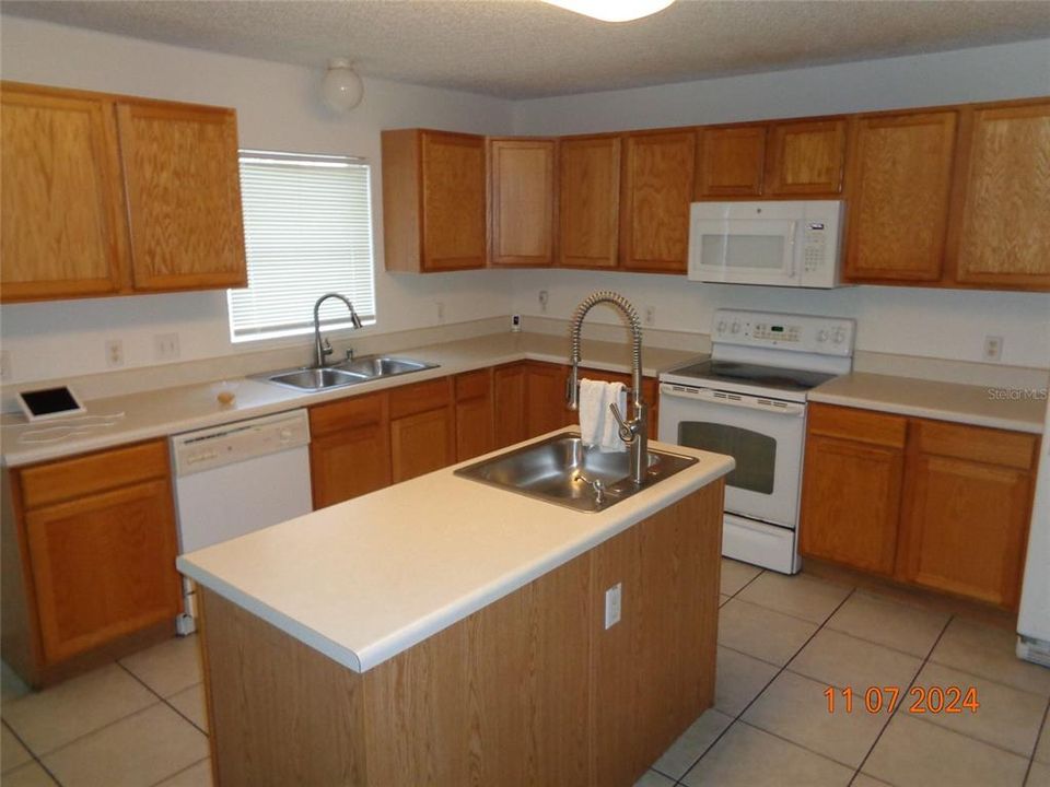 For Rent: $2,495 (4 beds, 3 baths, 2746 Square Feet)