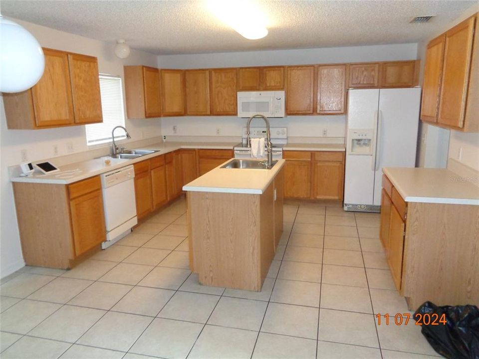 For Rent: $2,495 (4 beds, 3 baths, 2746 Square Feet)