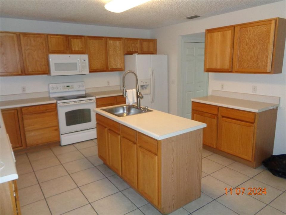 For Rent: $2,495 (4 beds, 3 baths, 2746 Square Feet)