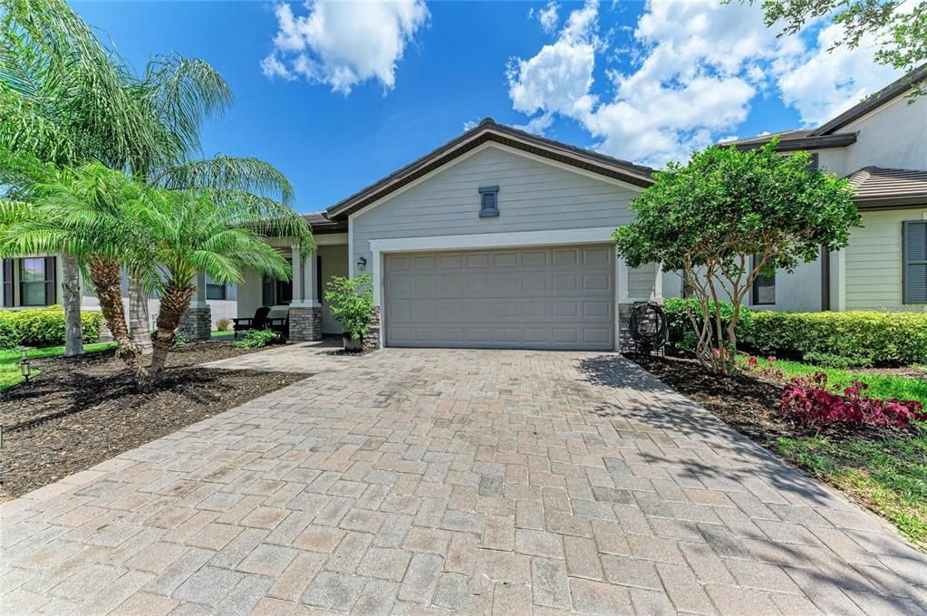 For Sale: $464,900 (3 beds, 3 baths, 1836 Square Feet)