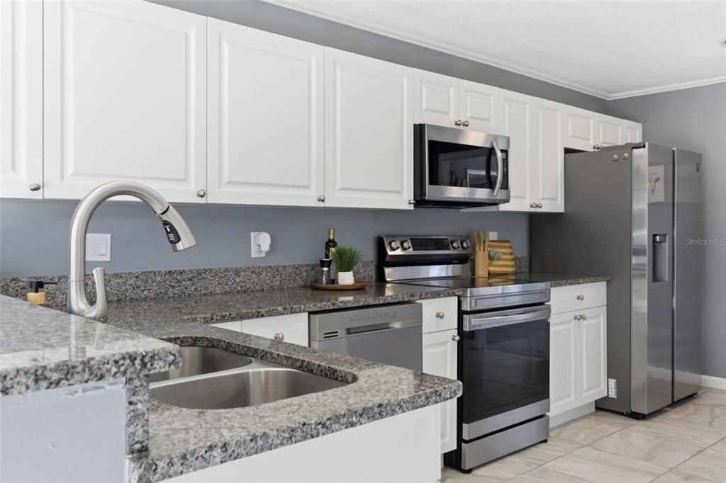 For Sale: $457,000 (3 beds, 2 baths, 2804 Square Feet)