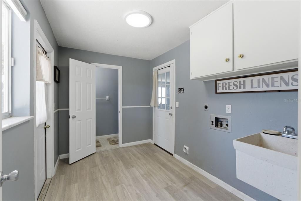 For Sale: $457,000 (3 beds, 2 baths, 2804 Square Feet)