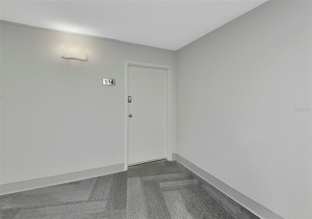 For Sale: $478,000 (1 beds, 1 baths, 751 Square Feet)