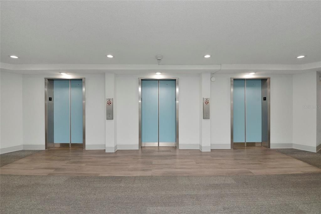 For Sale: $478,000 (1 beds, 1 baths, 751 Square Feet)