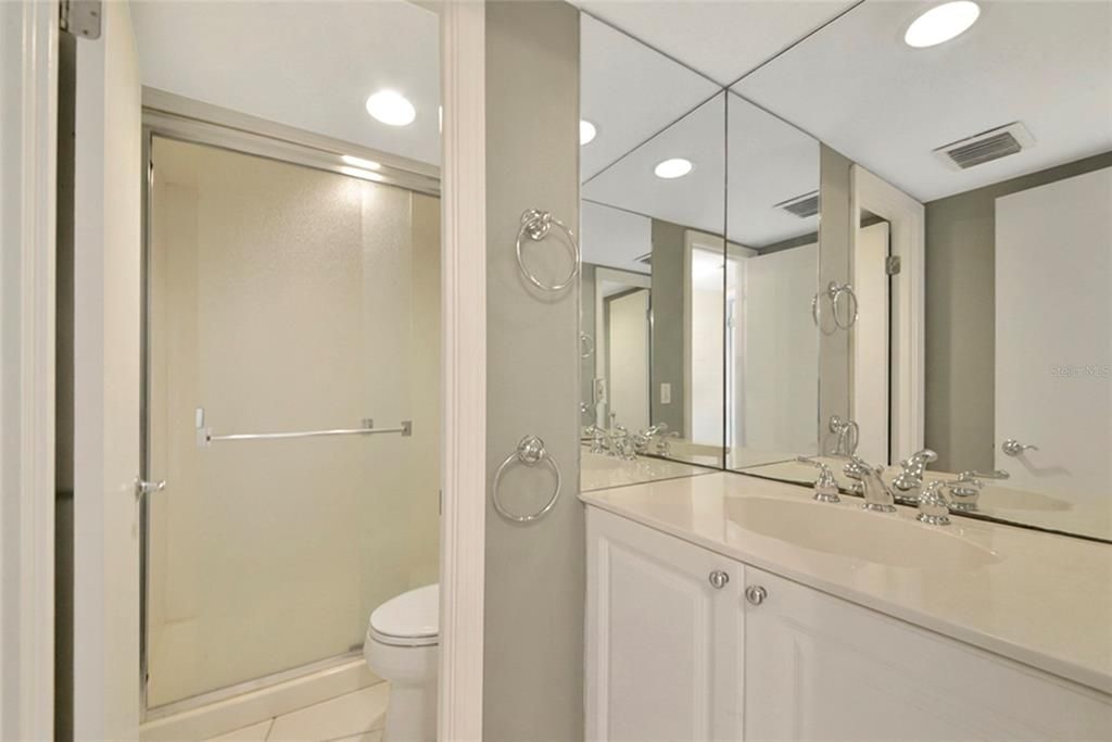 For Sale: $478,000 (1 beds, 1 baths, 751 Square Feet)