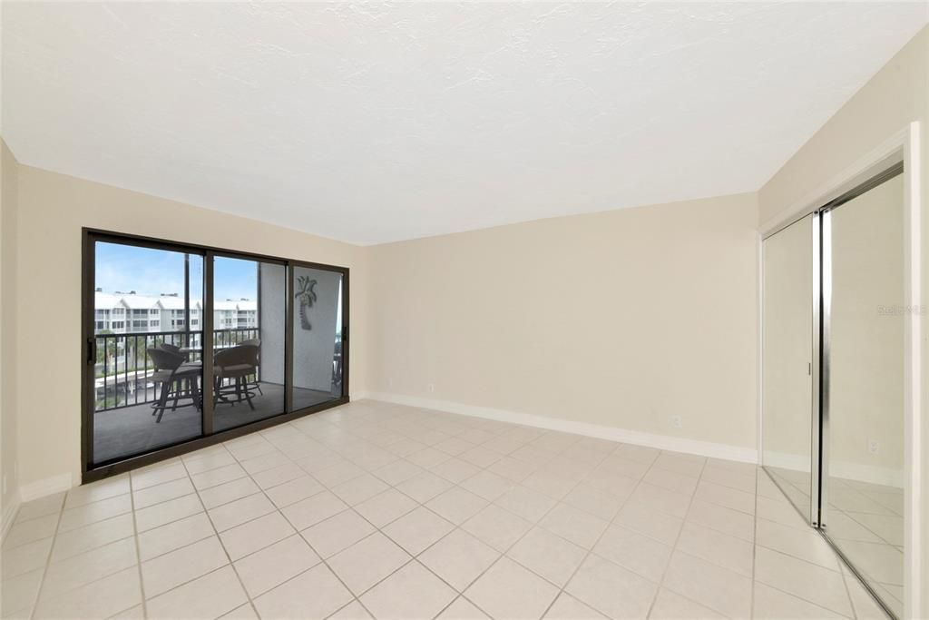 For Sale: $478,000 (1 beds, 1 baths, 751 Square Feet)