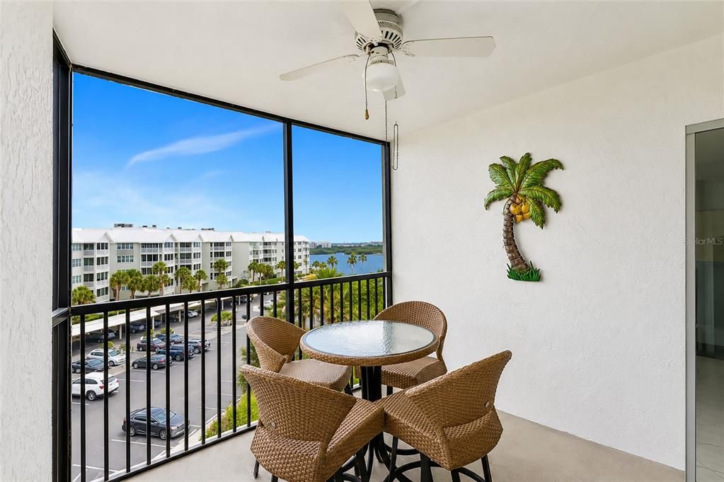 For Sale: $478,000 (1 beds, 1 baths, 751 Square Feet)