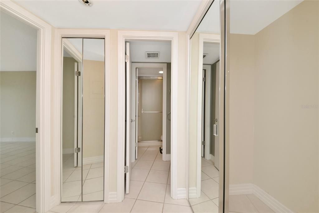For Sale: $478,000 (1 beds, 1 baths, 751 Square Feet)