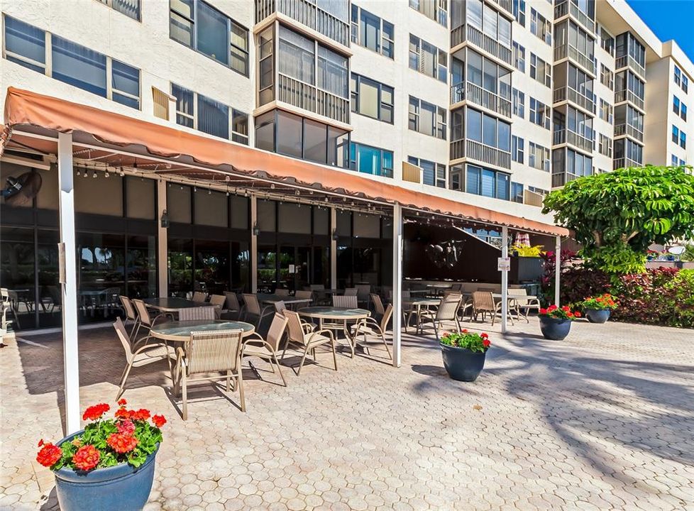 For Sale: $478,000 (1 beds, 1 baths, 751 Square Feet)