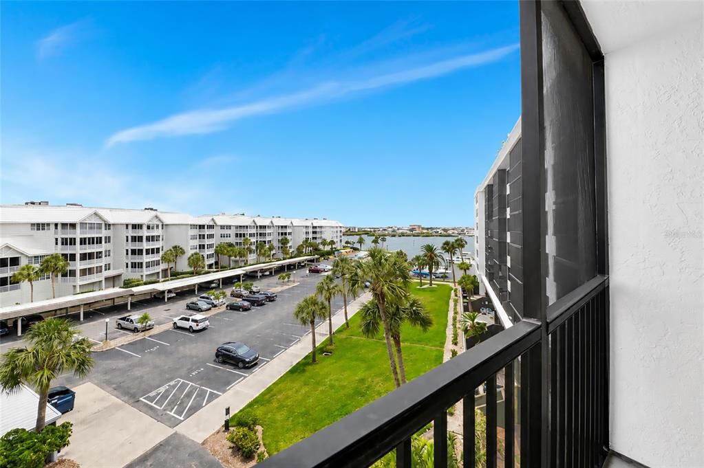 For Sale: $478,000 (1 beds, 1 baths, 751 Square Feet)
