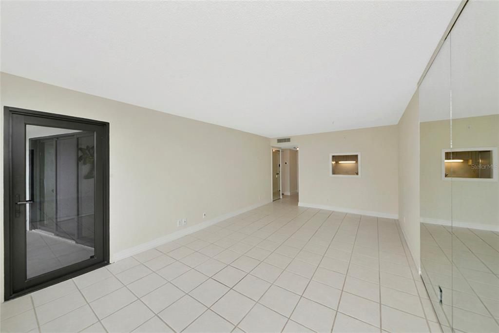 For Sale: $478,000 (1 beds, 1 baths, 751 Square Feet)