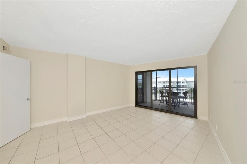 For Sale: $478,000 (1 beds, 1 baths, 751 Square Feet)