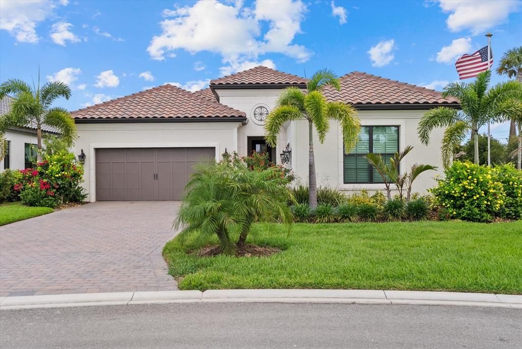 For Sale: $1,195,000 (3 beds, 2 baths, 2518 Square Feet)