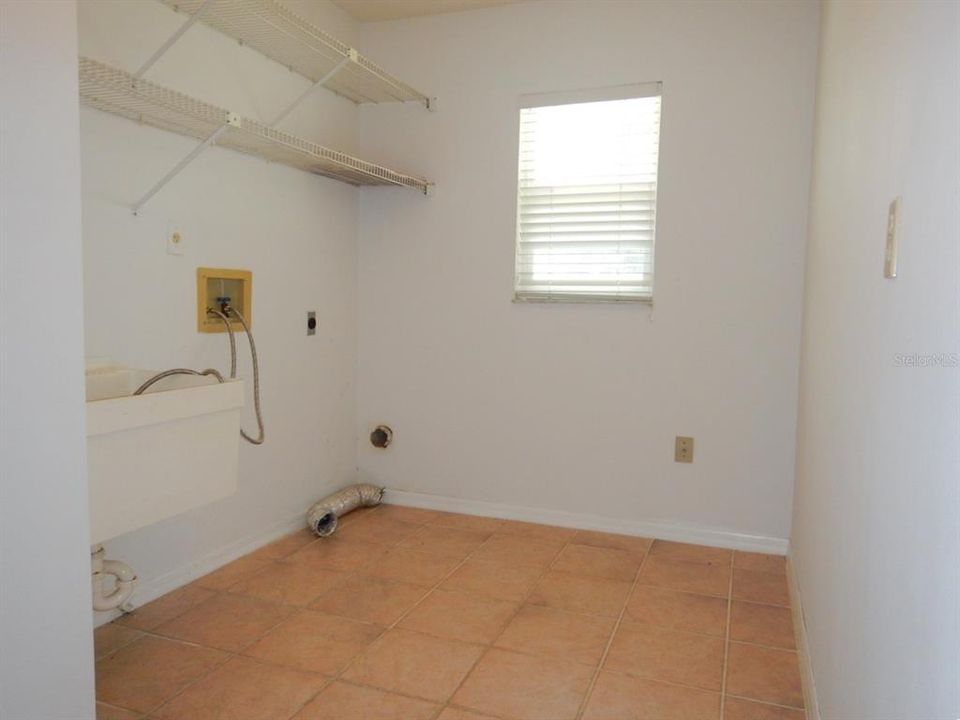 Active With Contract: $365,000 (3 beds, 2 baths, 1965 Square Feet)