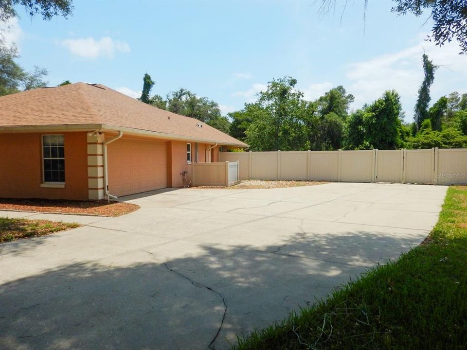 Active With Contract: $365,000 (3 beds, 2 baths, 1965 Square Feet)