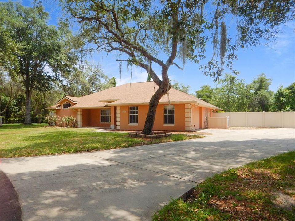 Active With Contract: $365,000 (3 beds, 2 baths, 1965 Square Feet)
