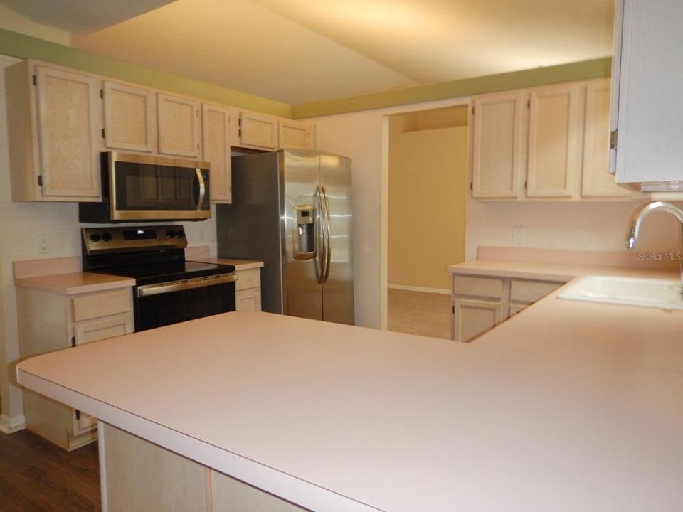 Active With Contract: $365,000 (3 beds, 2 baths, 1965 Square Feet)