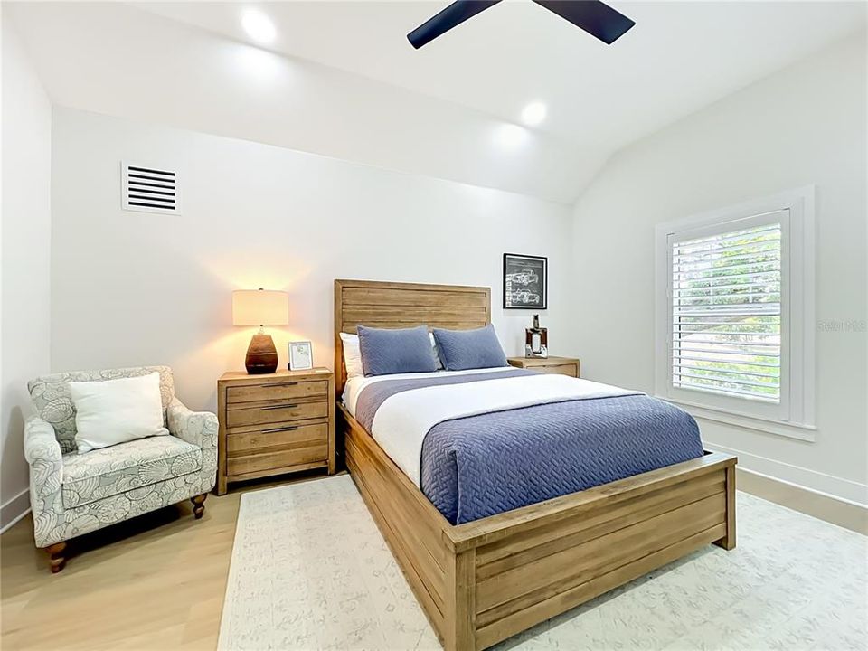 For Sale: $1,395,000 (5 beds, 4 baths, 2800 Square Feet)
