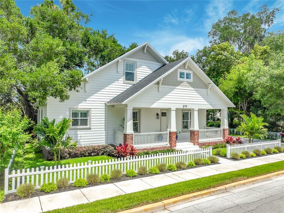 For Sale: $1,395,000 (5 beds, 4 baths, 2800 Square Feet)