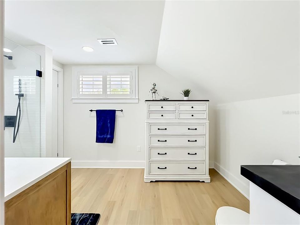 For Sale: $1,395,000 (5 beds, 4 baths, 2800 Square Feet)
