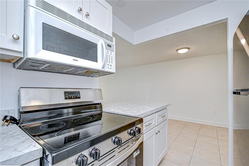 For Sale: $110,000 (1 beds, 1 baths, 747 Square Feet)