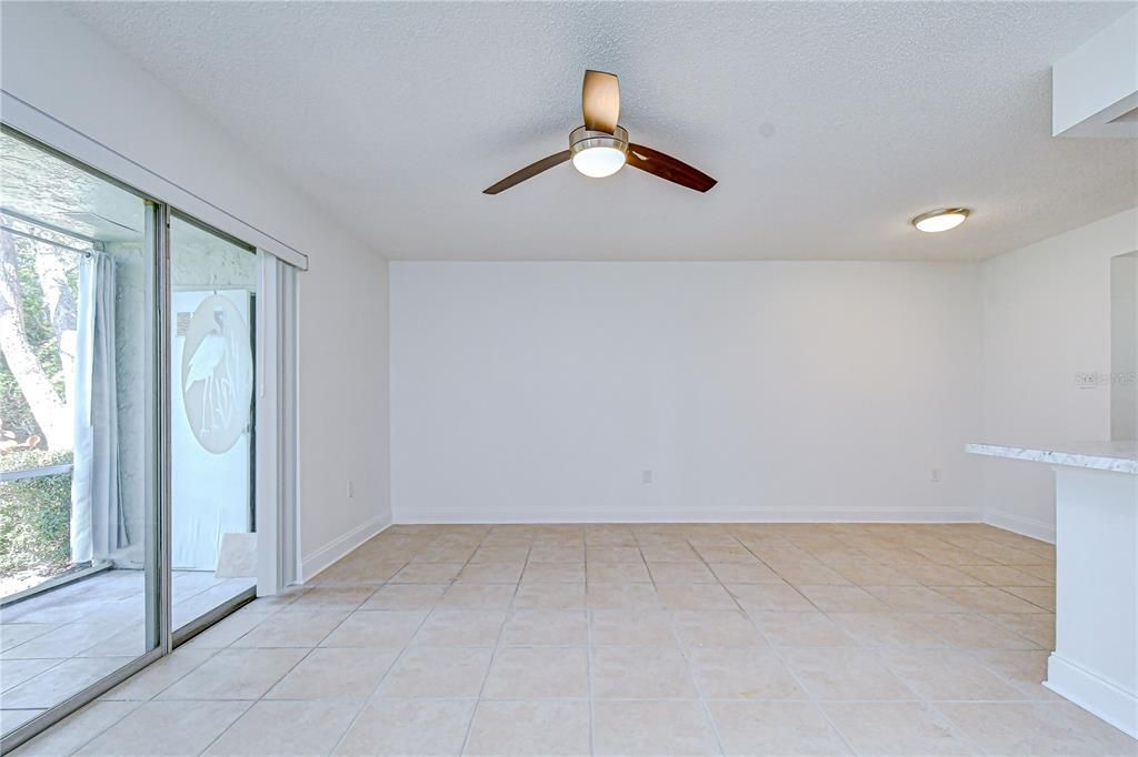 For Sale: $110,000 (1 beds, 1 baths, 747 Square Feet)