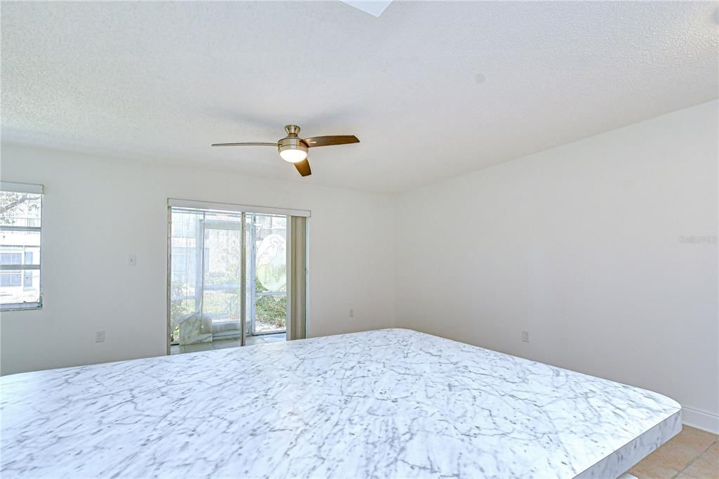 For Sale: $110,000 (1 beds, 1 baths, 747 Square Feet)