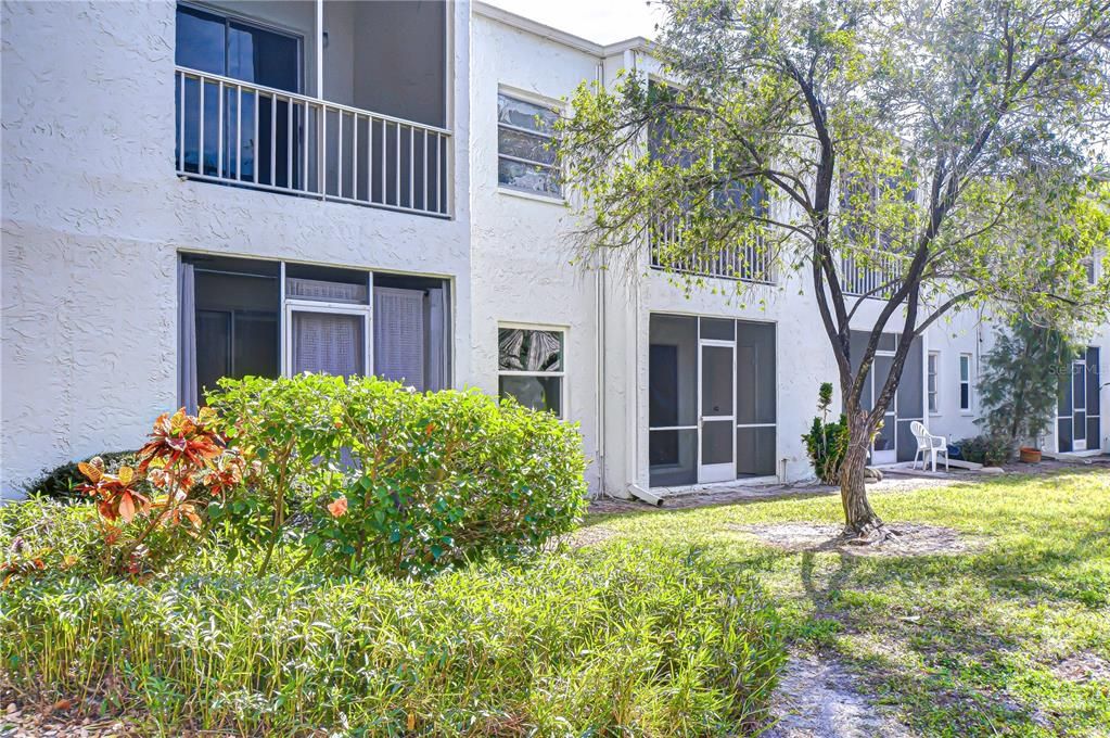 For Sale: $110,000 (1 beds, 1 baths, 747 Square Feet)